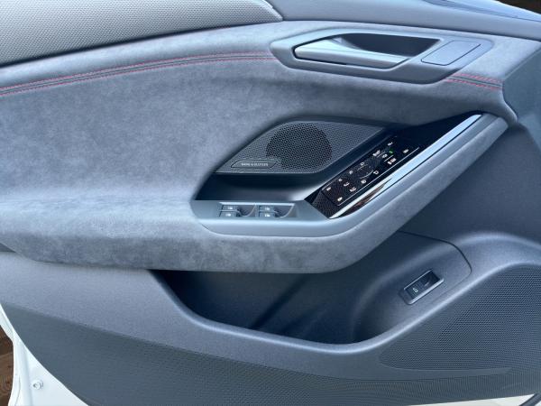 Audi S6 e-tron Avant / TECH PRO / HUD / AHK  / LUFTFAHRWERK / MASSAGE / PANO / B&O