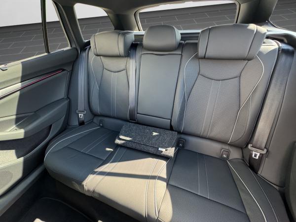 Skoda Superb 2.0 TSI 4x4 DSG *PANO*LEDER*AHK*INKL. WINTERRÄDER*