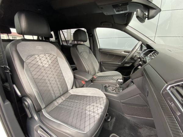 Volkswagen Tiguan Allspace 2.0 TDI DSG R-Line 4MOT NAVI RFK Matrix-LED AHK