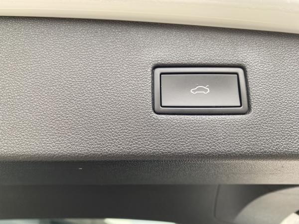 Volkswagen Tiguan Allspace 2.0 TDI DSG R-Line 4MOT NAVI RFK Matrix-LED AHK