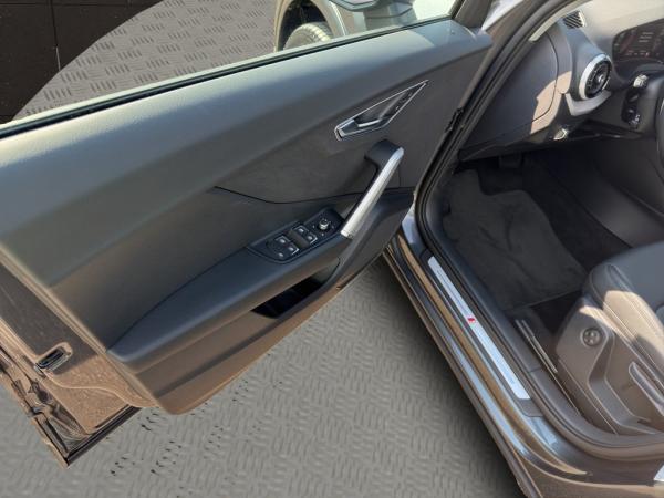 Audi Q2 S-Line 40TFSI Quat. Navi AHK Rückfahrkamera