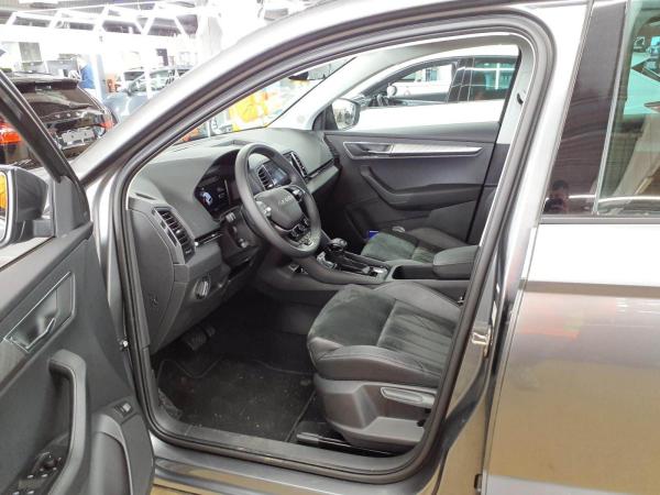 Skoda Karoq Selection Tour💥1.5 TSI 110kW DSG -💥Virtual Cockpit AHK Navi Area View LM MFL DAB Smart Link LED💥