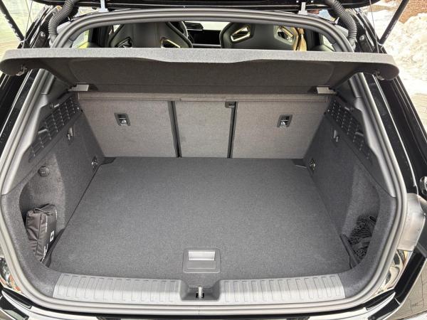 Audi RS3 Sportback S tronic 5J-GARANTIE,RS-SPORTABGASANLAGE,NAVI,MATRIX,KAMERA,KLIMA,PDC,GRA