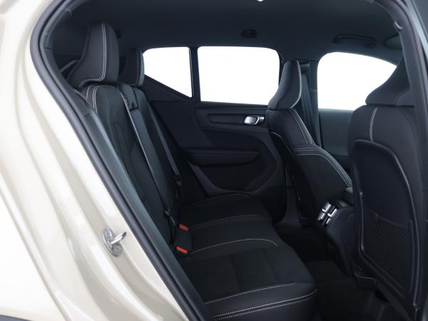 Volvo XC40 B3 Plus Dark inkl. Winterräder ❗Lagerwagenabverkauf❗