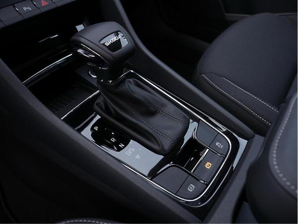 Skoda Karoq Selection 2,0l TDI DSG *RFK SHZ AHK NAVI*