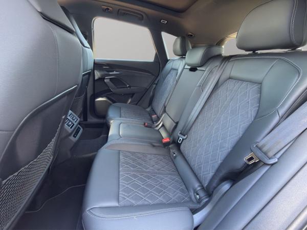 Audi Q5 SUV TDI quattro S line Matrix LED Pano HuD Audi Q5 SUV TDI quattro S line Matrix LED Pano HuD