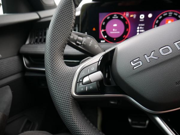 Skoda Superb Combi 2.0 TSI DSG Sportline ACC PANO AHK *846*