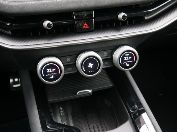 Skoda Superb Combi 1.5 TSI i.V. Hybrid Sportline AHK LED *997*