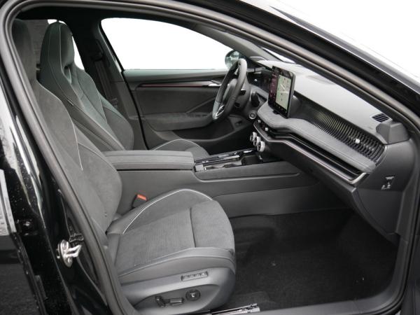 Skoda Superb Combi 2.0 TDI DSG Sportline 4x4 AHK  Pano *842*