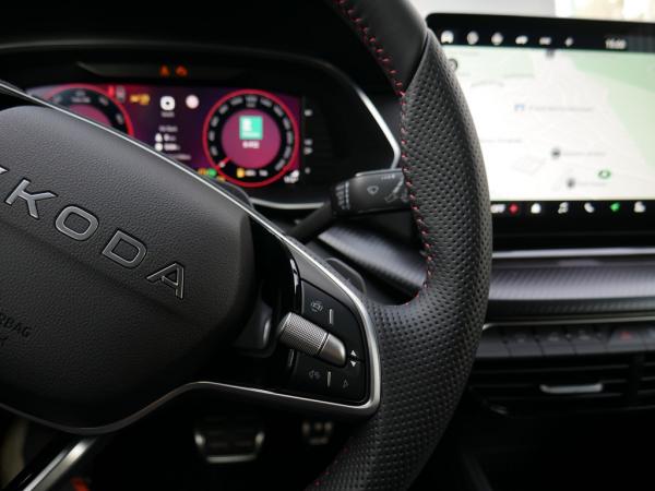 Skoda Octavia Combi 2.0 TSI DSG RS MATRIX AHK PDC *826*