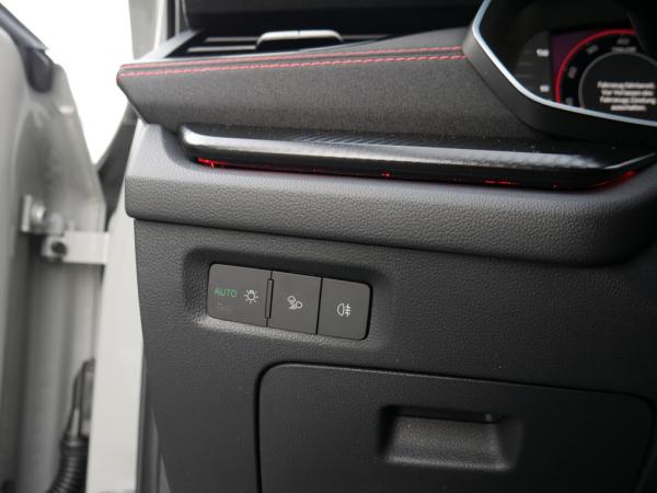 Skoda Octavia Combi 2.0 TSI DSG RS MATRIX AHK PDC *826*