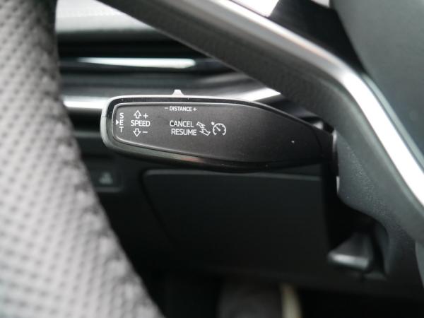 Skoda Superb Combi 2.0 TDI DSG Sportline 4x4 AHK  Pano *842*