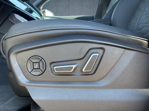 Audi RS Q8 performance RS-AGA/KERAMIK 305KM/H PANO AHK *SOFORT VERFÜGBAR*