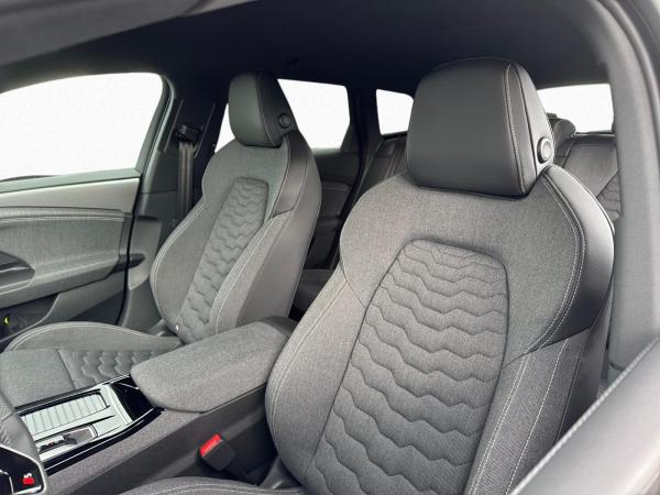 Audi A6 e-tron A6 Avant e-tron *Tech Plus*S LINE*AHK*