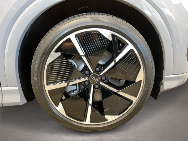 Audi Q4 e-tron Q4 45 e-tron ACC AHK AUT Fernlichtass. LM
