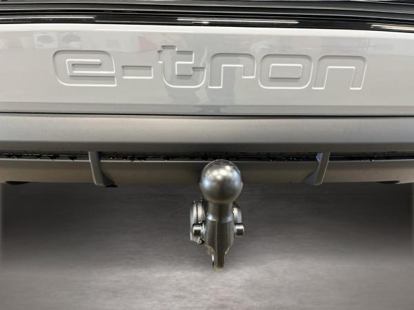Audi Q4 e-tron Q4 45 e-tron ACC AHK AUT Fernlichtass. LM