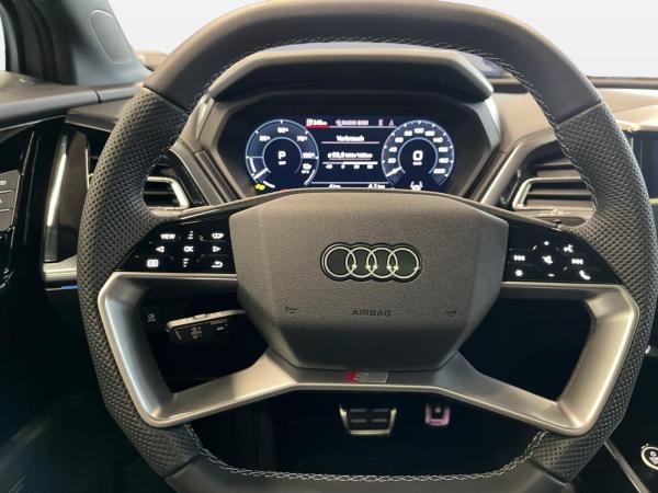 Audi Q4 e-tron Q4 45 e-tron ACC AHK AUT Fernlichtass. LM