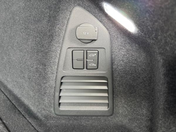 Volkswagen Touareg R 3.0TSI eHybrid +KAMERA+DYNAUDIO+