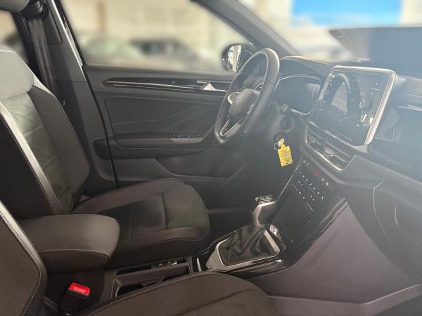 Volkswagen T-Roc R-LINE 1.5 TSI DSG +AHK+RKAM+ACC+APP+NAVI+LM