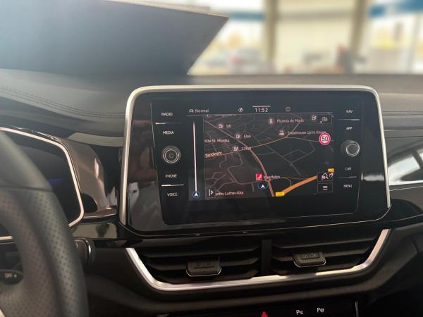 Volkswagen T-Roc R-LINE 1.5 TSI DSG +AHK+RKAM+ACC+APP+NAVI+LM