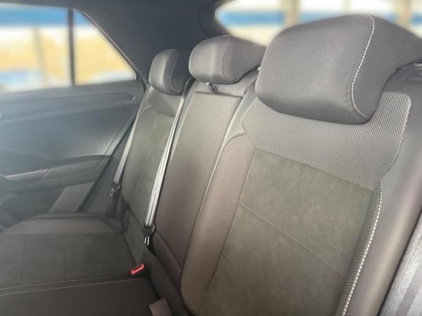 Volkswagen T-Roc R-LINE 1.5 TSI DSG +AHK+RKAM+ACC+APP+NAVI+LM