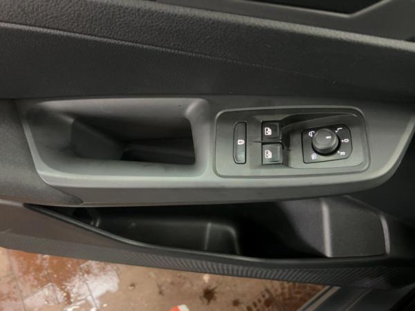 Volkswagen Caddy 1.5 TSI ACC AHK Rückfahrkamera Sitzhzg.