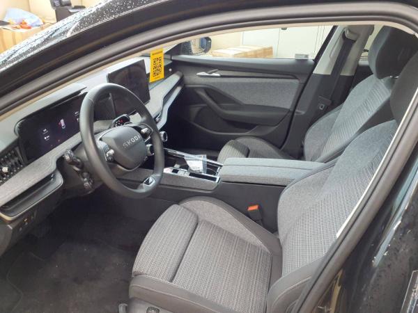 Skoda Superb Combi 2.0 TDI DSG SELECTION*MATRIX*HUD*AHK*PDC*SHZ*NAVI*KLIMA