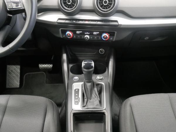 Audi Q2 35 TFSI S tro. advanced LED AHK virt. Cock.