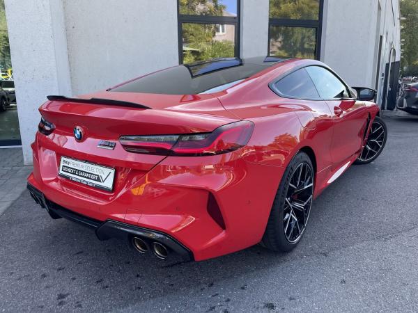BMW M8 Competition Coupé xDrive 360° B&W Carbon ext.