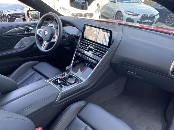 BMW M8 Competition Coupé xDrive 360° B&W Carbon ext.