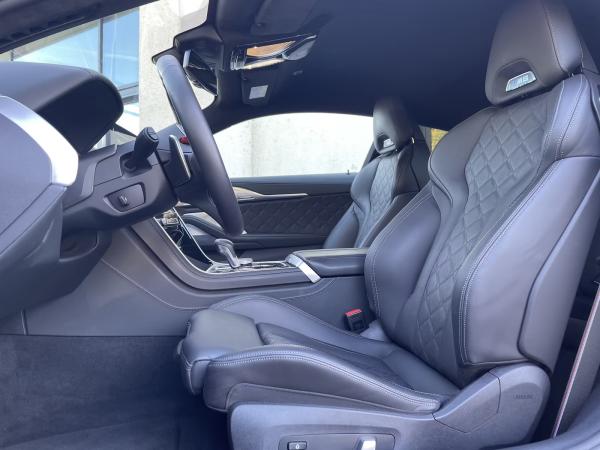BMW M8 Competition Coupé xDrive 360° B&W Carbon ext.
