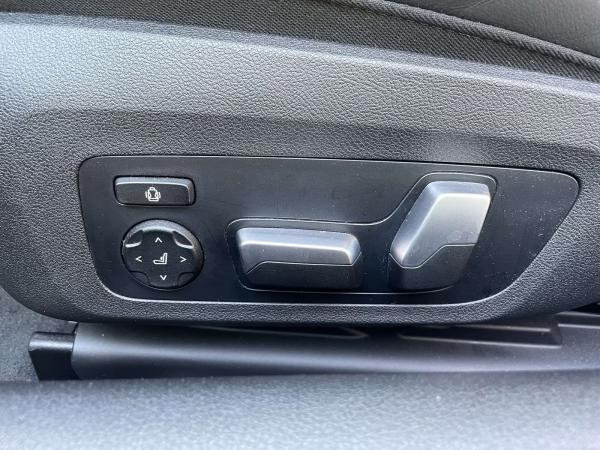 BMW M8 Competition Coupé xDrive 360° B&W Carbon ext.