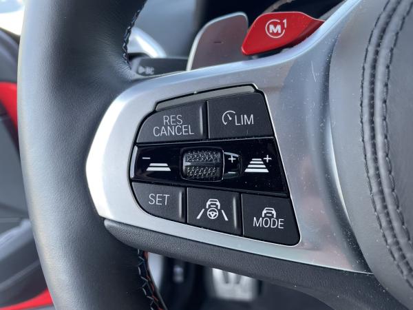 BMW M8 Competition Coupé xDrive 360° B&W Carbon ext.