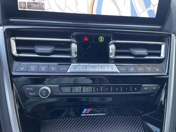 BMW M8 Competition Coupé xDrive 360° B&W Carbon ext.