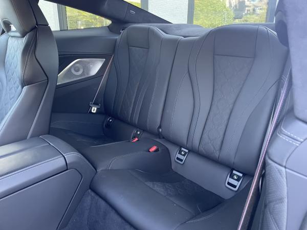 BMW M8 Competition Coupé xDrive 360° B&W Carbon ext.