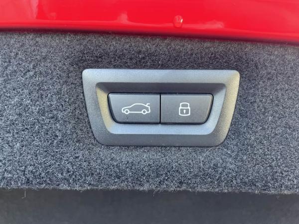 BMW M8 Competition Coupé xDrive 360° B&W Carbon ext.