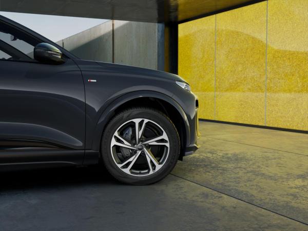 Audi Q6 e-tron S-line AHK*ACC*NAV*eHK*LED