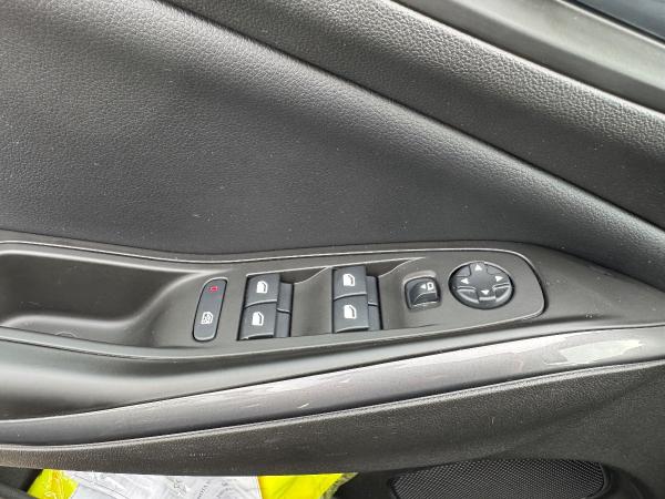 Opel Grandland X 1.6 Hybrid LED+Navi+SHZ+360