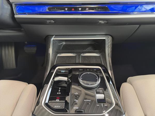 BMW i7 xDrive60 inkl. Winterräder  Sky Lou. Connoisseur HUD Iconic Glow