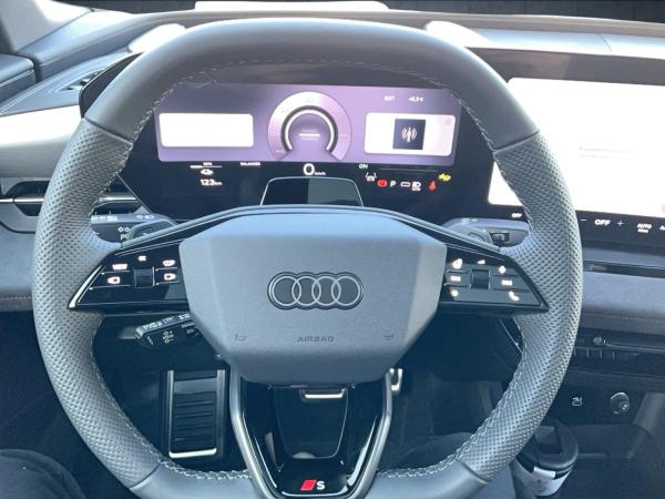 Audi e-tron Q6 Sportback S line businessperformance