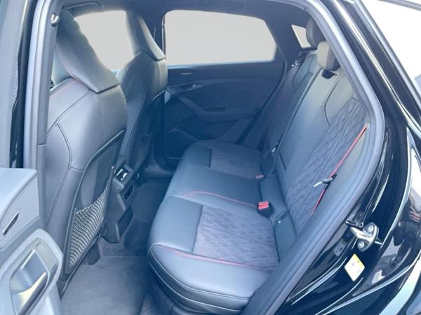 Audi e-tron Q6 Sportback S line businessperformance