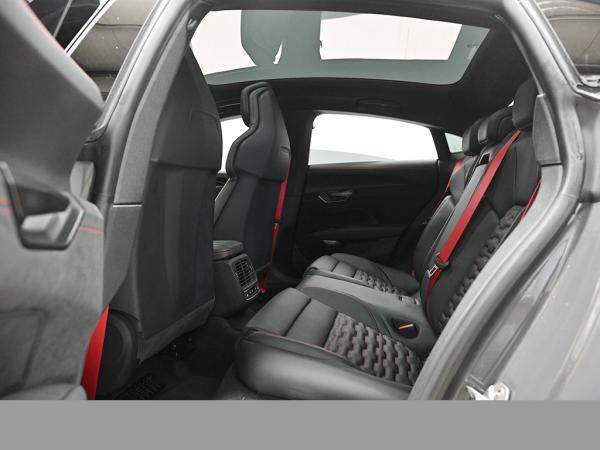 Audi e-tron GT RS quattro