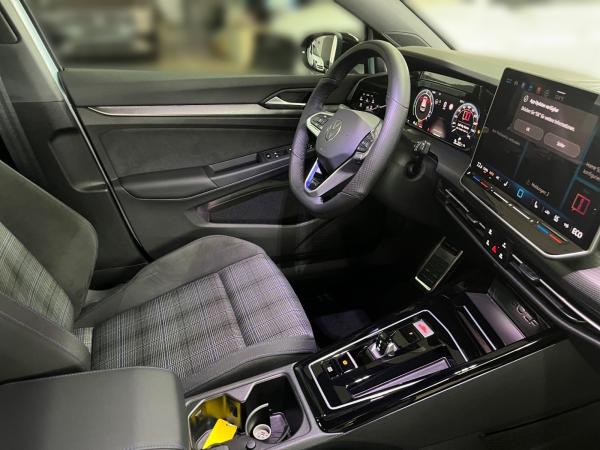 Volkswagen Golf GTE 1,5 l eHybrid PANO AHK Technikpaket Park&ComfortPRO