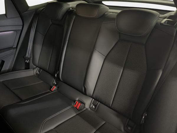 Audi Q4 e-tron Sportback 45 AHK LED LM 21" Navi RFK ACC Wärmepumpe