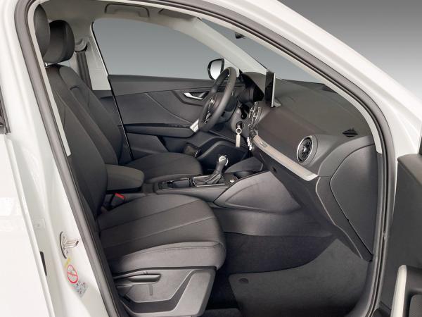 Audi Q2 35 TFSI S tronic LED DAB CarPlay Einparkhilfe