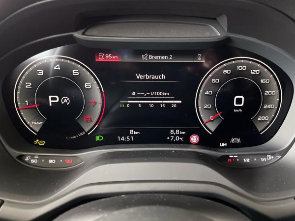 Audi Q2 35 TFSI S tronic LED DAB CarPlay Einparkhilfe