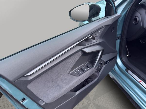 Audi RS3 Limousine 294 kW S tronic *Der Sommer kann kommen