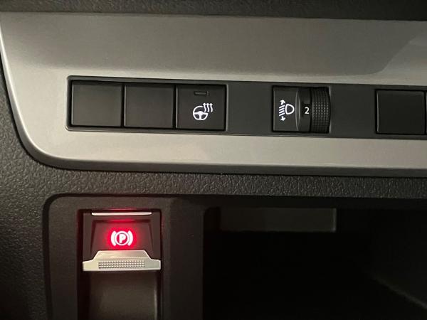 Citroën SpaceTourer Spacetourer 2.2 Diesel 180 Plus M AHK+LED+Navi