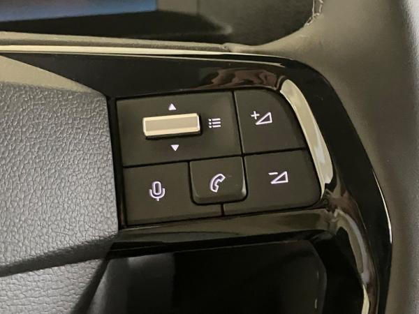 Citroën SpaceTourer Spacetourer 2.2 Diesel 180 Plus M AHK+LED+Navi