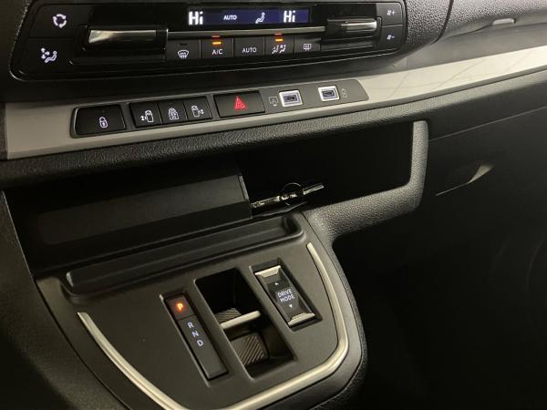 Citroën SpaceTourer Spacetourer 2.2 Diesel 180 Plus M AHK+LED+Navi